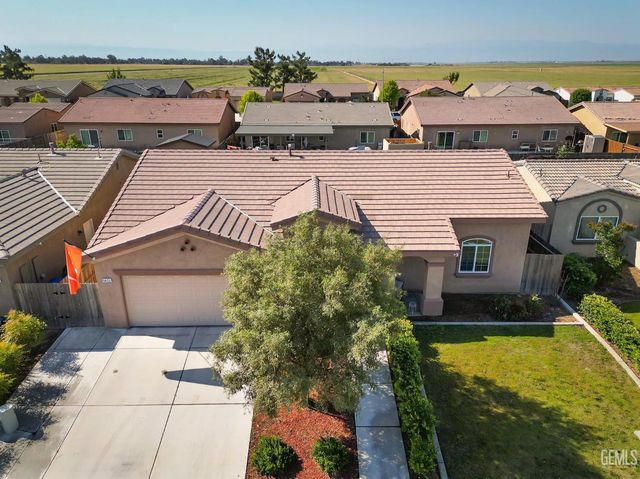 5423 Canaveral Dr, Bakersfield, CA 93307