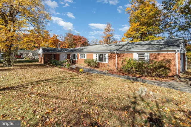 6478 Woodridge Rd, Alexandria, VA 22312