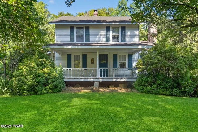 106 Orben Ln, Milford, PA 18337