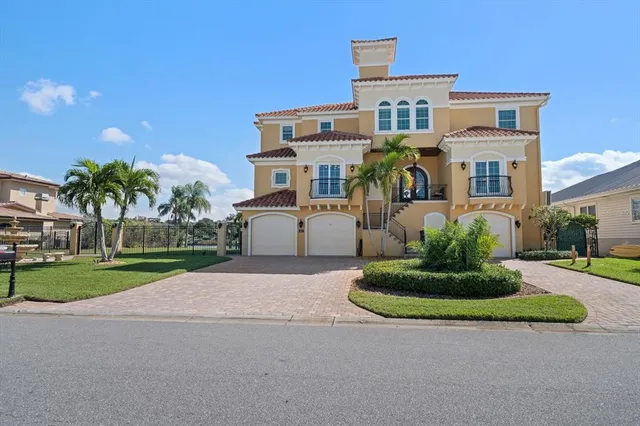 211 Poinciana Ln, Largo, FL 33770