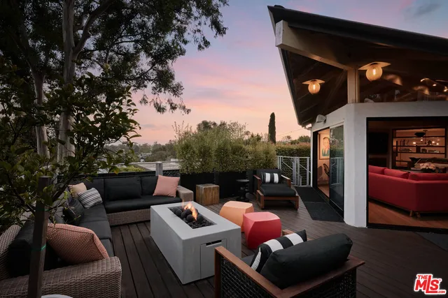 443 N  Greencraig Rd, Los Angeles, CA 90049