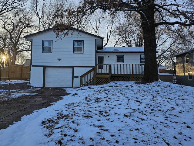 627 S  Lakeview Dr, Derby, KS 67037