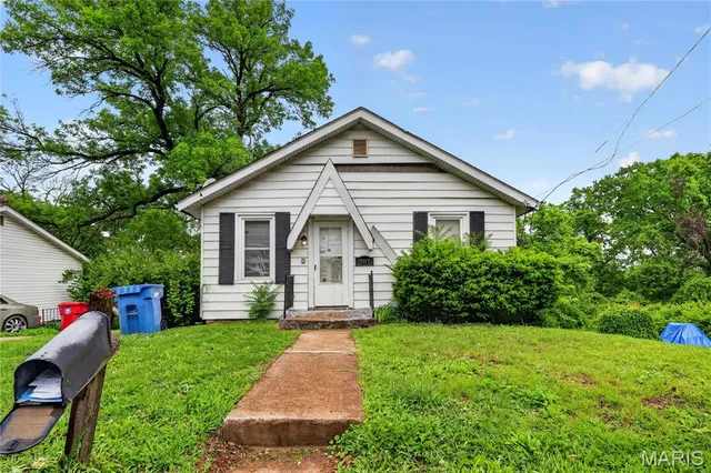 707 Ruggles Rd, Saint Louis, MO 63135