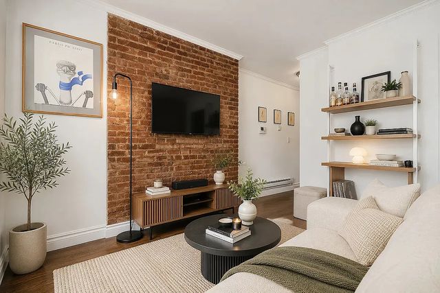 170 E  2nd St #2A, New York, NY 10009