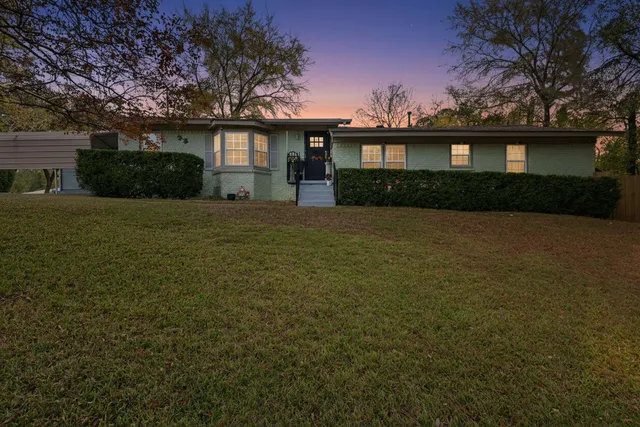 1000 Willow Dr, Longview, TX 75602