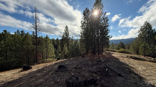 Smith Ferry Dr, Cascade, ID 83611