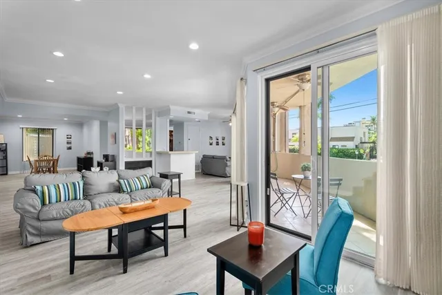 5216 Yarmouth Ave #106, Encino, CA 91316