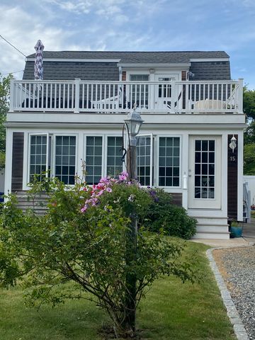 15 Baltimore Ave, Narragansett, RI 02882