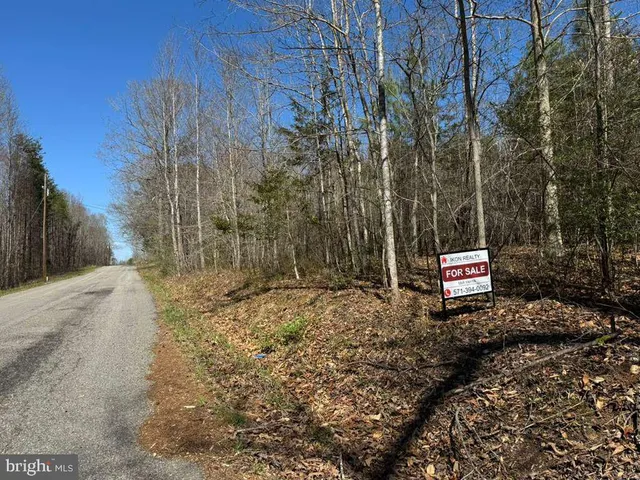 4325 Gentry Ln, Bumpass, VA 23024