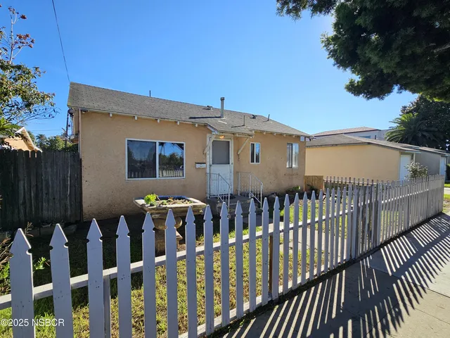 826 S  Pine St, Santa Maria, CA 93458