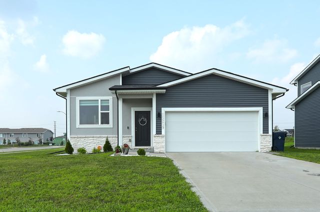 15259 Deerview Dr, Urbandale, IA 50323