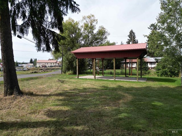 218 2nd Ave E, Weippe, ID 83553