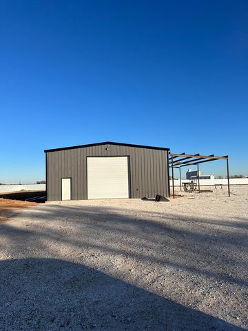 718 State Line Rd, Farwell, TX 79325