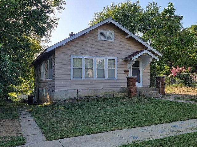 813 S  5th St, Independence, KS 67301