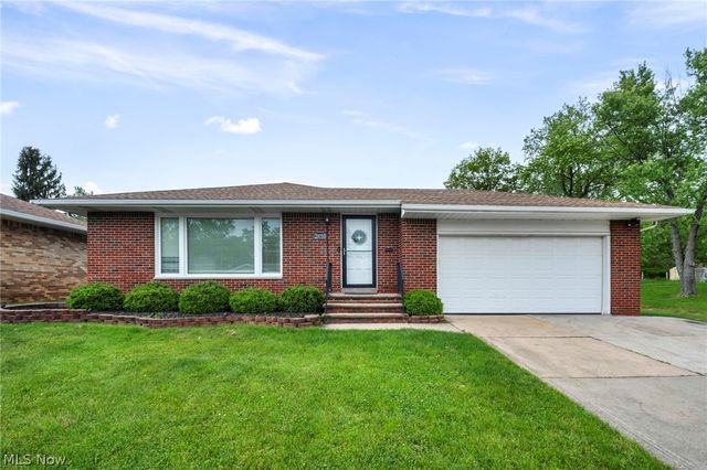 23733 Shurmer Dr, Warrensville Heights, OH 44128