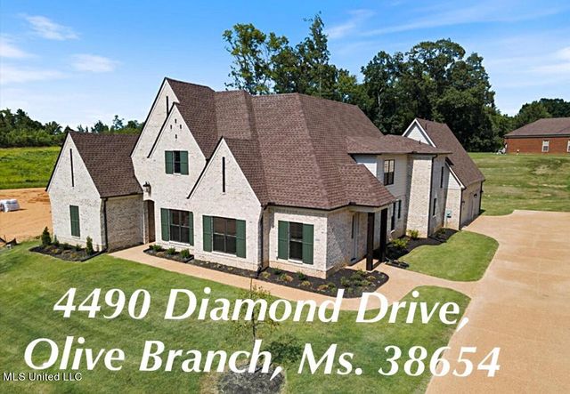 4490 Diamond Dr, Olive Branch, MS 38654