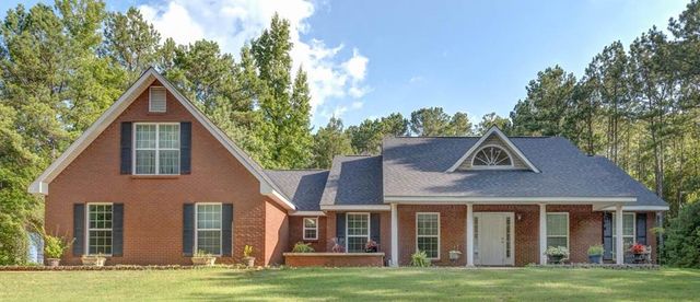 49 Calhoun Creek Rd, Hamilton, GA 31811