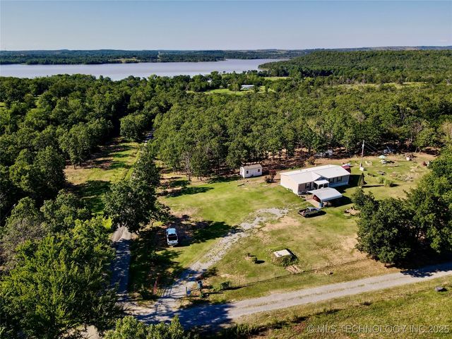 1402 Compelube Rd, McAlester, OK 74501