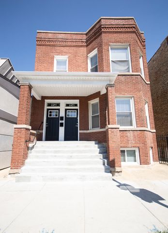 3521 N  Western Ave, Chicago, IL 60618