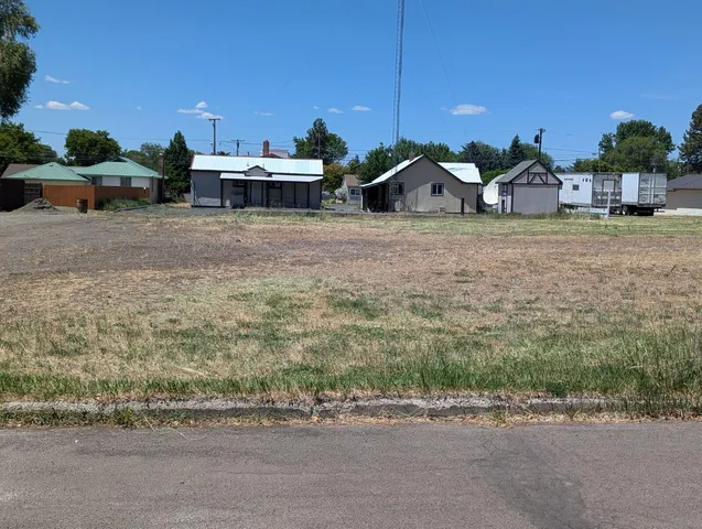 4 S  East St, Lakeview, OR 97630