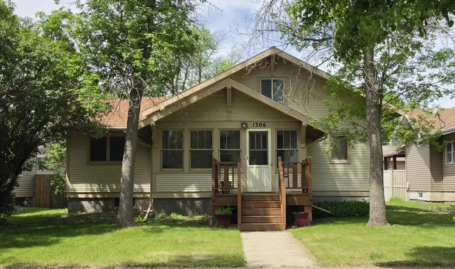 1306 S  2nd St, Aberdeen, SD 57401