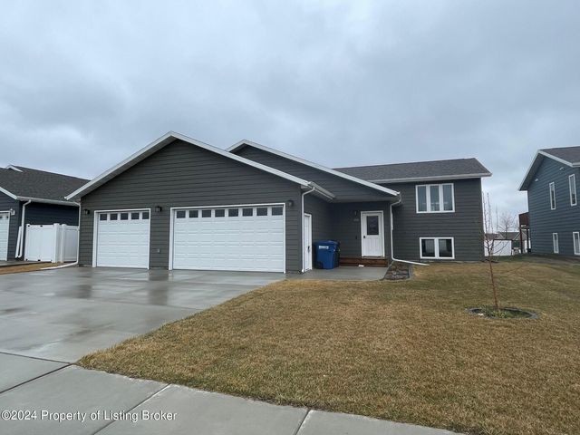 480 37th St   E, Dickinson, ND 58601