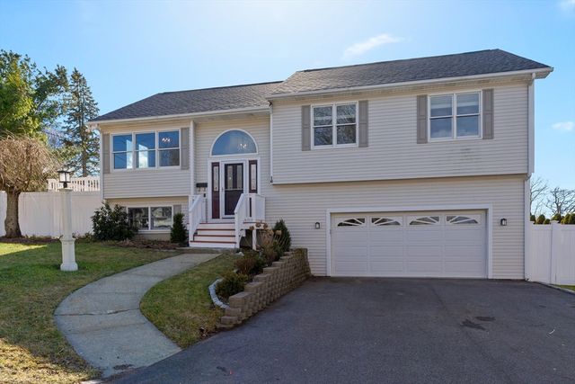 16 Susan Cir, Johnston, RI 02919