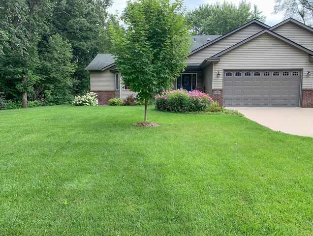 8363 Pleasant View Dr, Mounds View, MN 55112