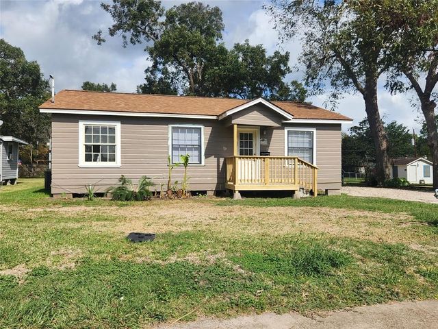 138 W  Marion St, Clute, TX 77531