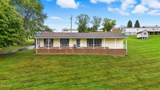 147 Seven Springs Dr, Castlewood, VA 24224