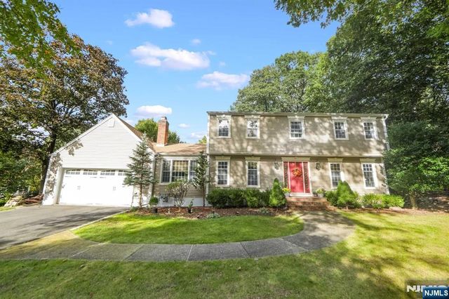 5 Monroe Dr, Mahwah, NJ 07430