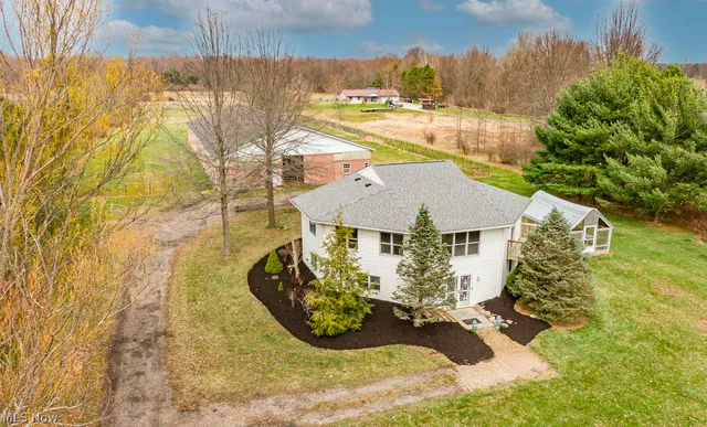7639 Center Rd, Valley City, OH 44280