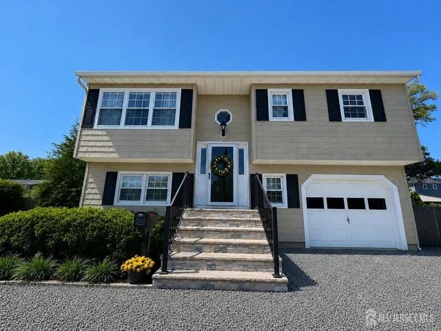 637 Bray Ave, Port Monmouth, NJ 07758