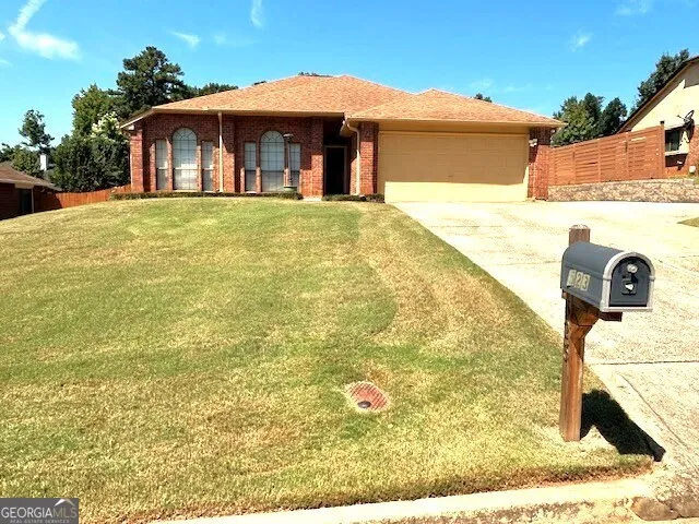 523 N  Shore Rd, Lithonia, GA 30058
