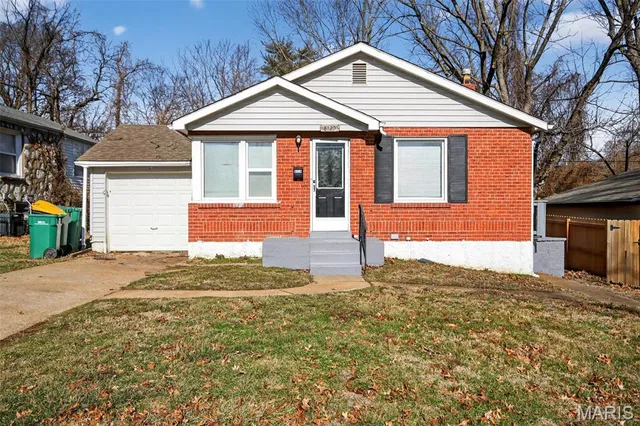 8129 Titus Rd, Saint Louis, MO 63114