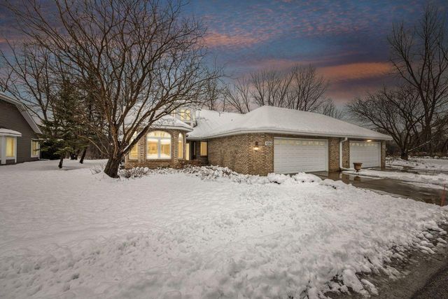 1203 Silverthorn Ct, Shoreview, MN 55126