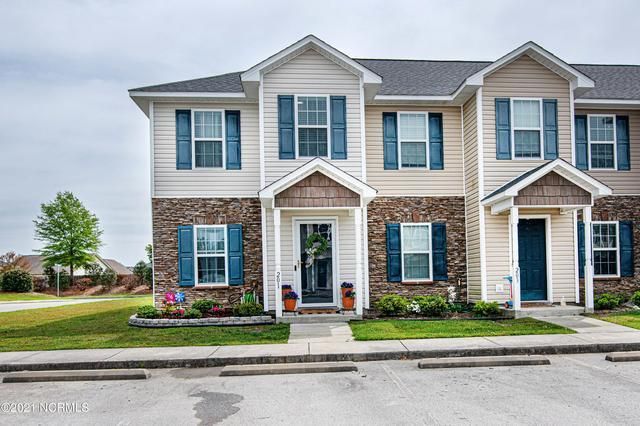 203 Glen Cannon Dr, Jacksonville, NC 28546