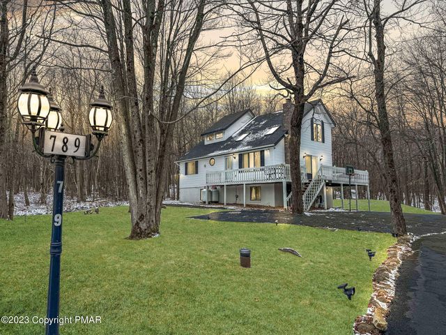 789 Clearview Dr, Long Pond, PA 18334