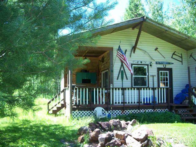 8275 4th St, Ramsay, MI 49959