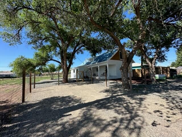 706 Center St W, Moriarty, NM 87035