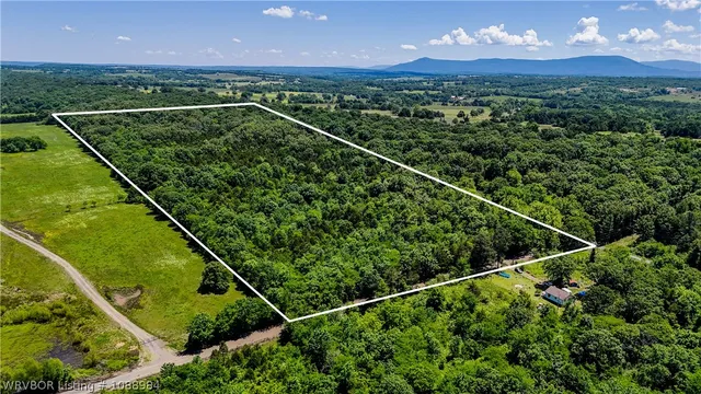 Searles Loop, Cameron, OK 74932