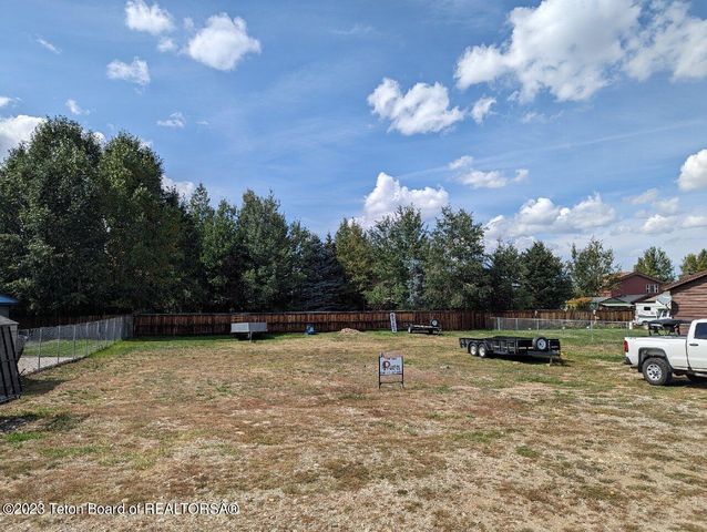 6 S  Jackson Ave, Pinedale, WY 82941