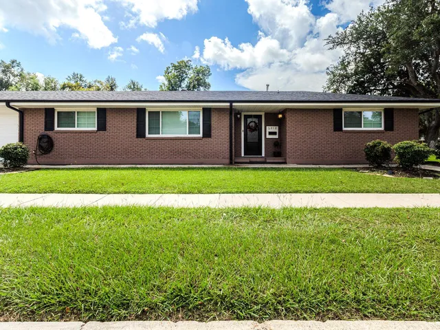 2210 17th St, Lake Charles, LA 70601