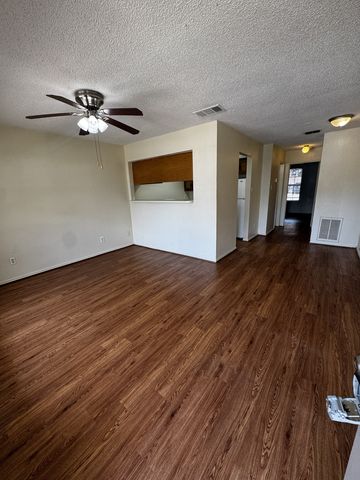 902 Vine St #3, Denton, TX 76209