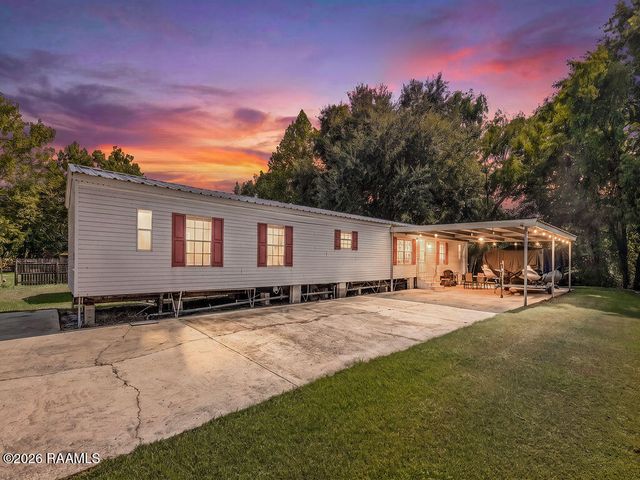 1049 Jean Lafitte St, Breaux Bridge, LA 70517