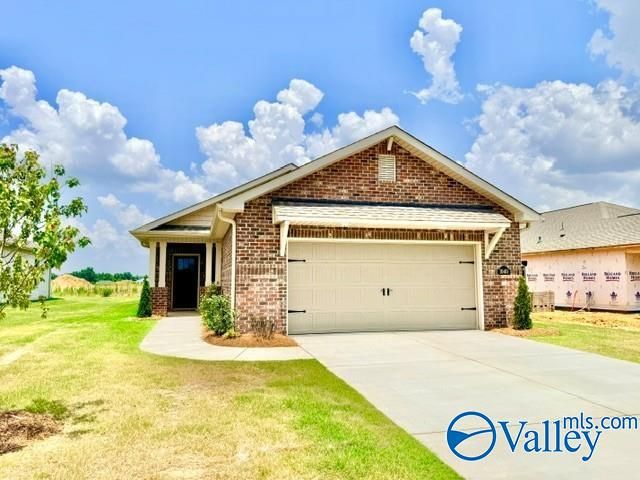 1040 Maplehurst St, Decatur, AL 35603