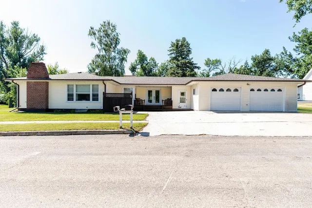 405 6th Ave, Edgeley, ND 58433