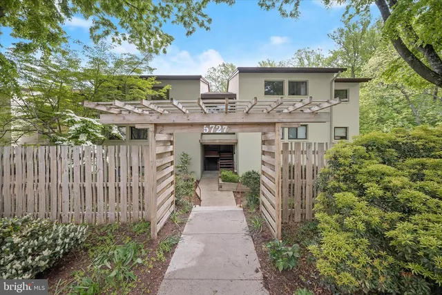 5727 Harpers Farm Rd #E, Columbia, MD 21044