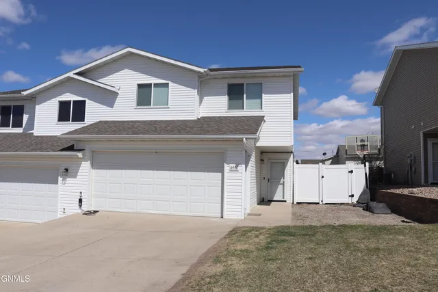 6446 Reily Rd, Bismarck, ND 58504