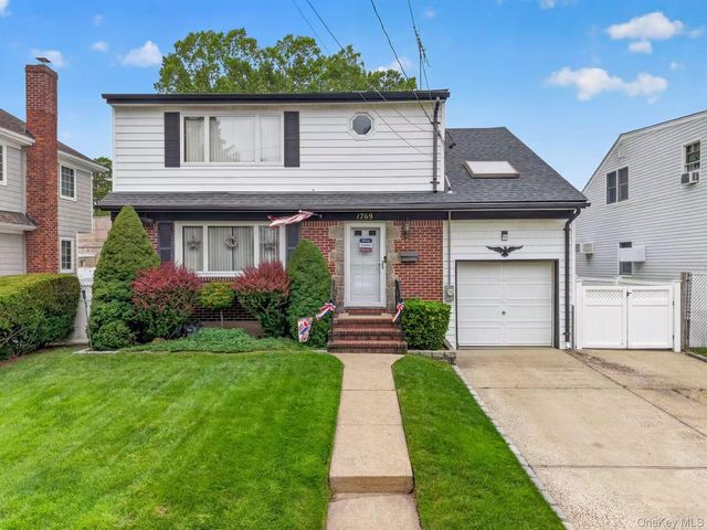 1769 W End Avenue, New Hyde Park, NY 11040